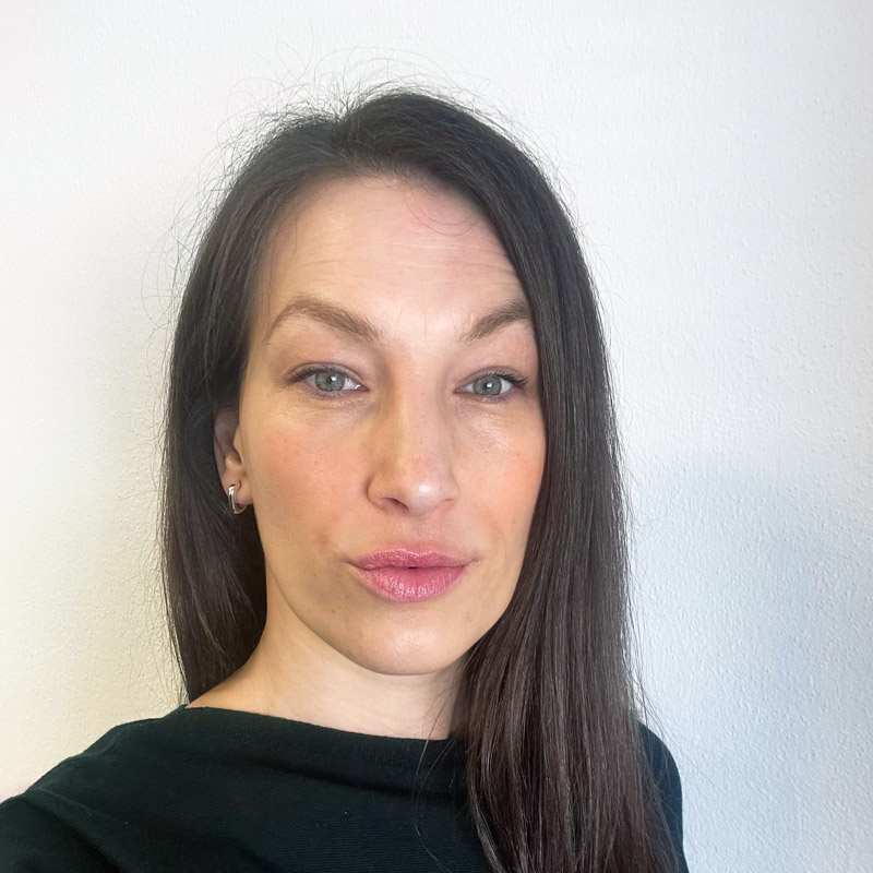 Martina Schriffelova headshot